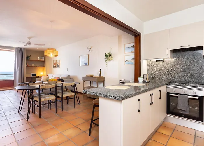 Апартаменты Spectacular Beachfront Loft-style Casa Corina Ii Эль-Медано