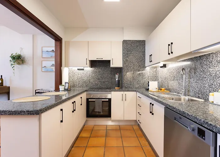 Spectacular Beachfront Loft-style Casa Corina Ii Апартаменты